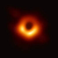 Учёные впервые запечатлели чёрную дыру
