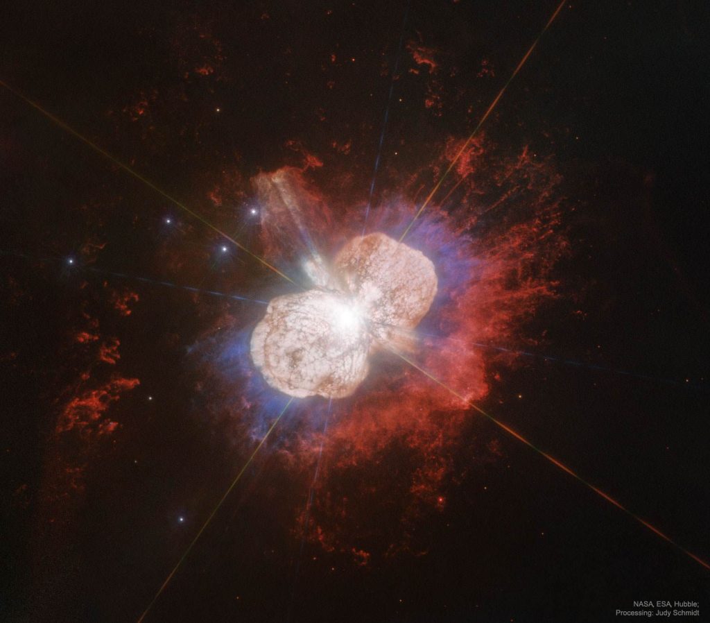 Телескоп Hubble сделал потрясающий снимок системы Eta Carinae
