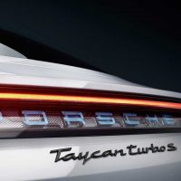 Мировая премьера Porsche Taycan – первого электромобиля от Porsche