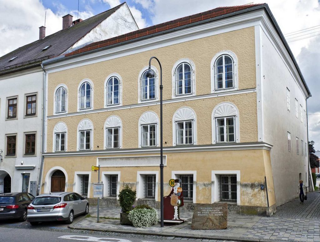 Дом, в котором родился Гитлер, станет полицейским участком