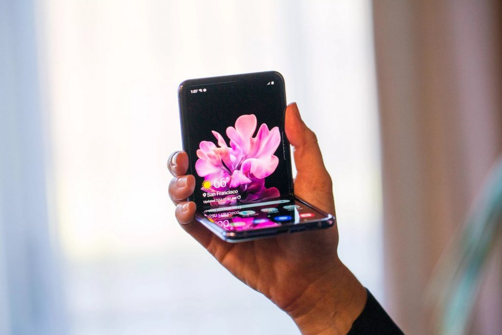 Galaxy Z Flip: новый гибкий смартфон от Samsung