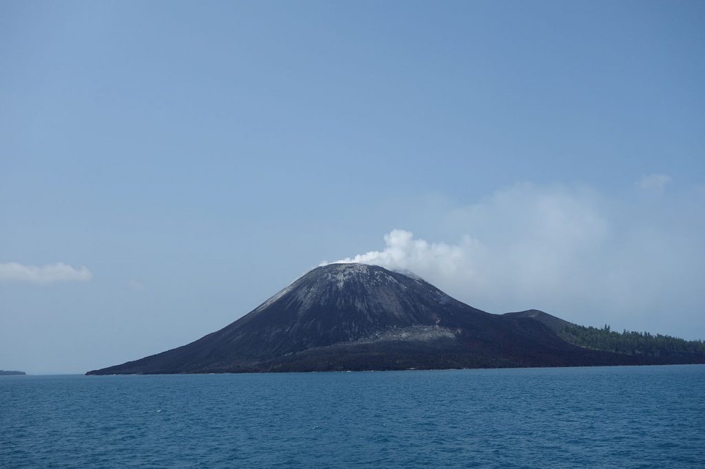 В Индонезии проснулся вулкан Анак-Кракатау