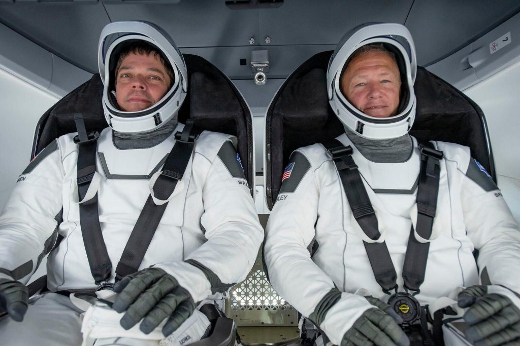 SpaceX выпустила симулятор полёта Crew Dragon