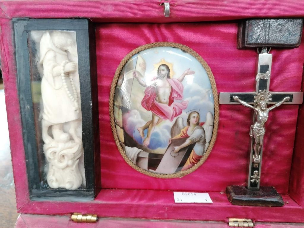Набор охотника на вампиров выставлен на аукцион антиквариата