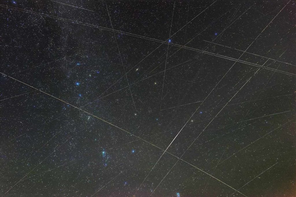Как крупные созвездия спутников влияют на астрономические исследования