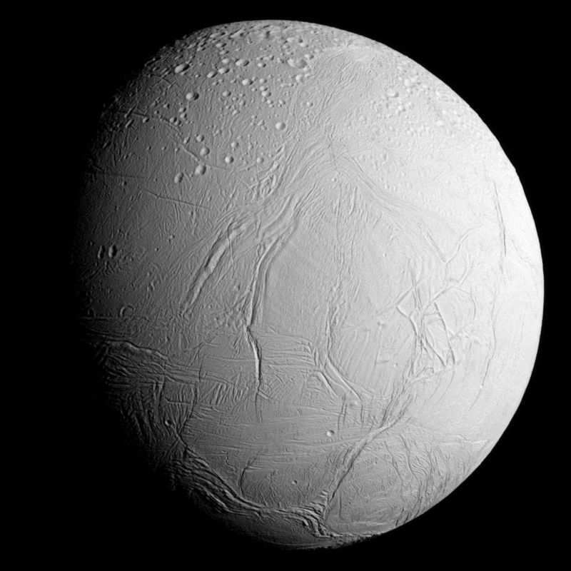 Новый взгляд на спутник Сатурна Энцелад