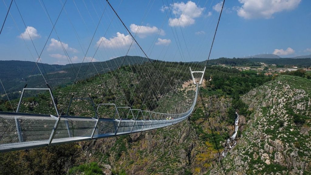 516 Arouca – самый длинный пешеходный подвесной мост в мире