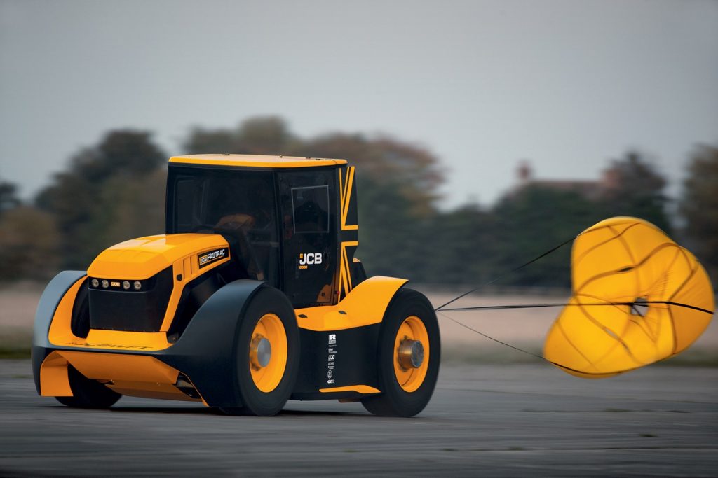 JCB Fastrac Two: самый быстрый трактор в мире