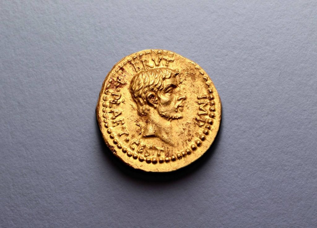 Монета EID MAR, отчеканенная в честь убийства Цезаря, продана за 3,5 млн долларов
