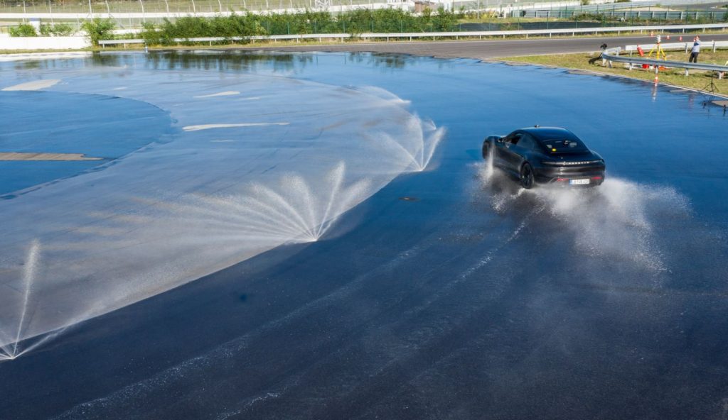 Электрический дрифт: Porsche Taycan установил новый мировой рекорд