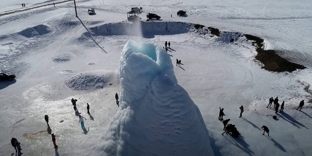 В Казахстане вырос ледяной вулкан