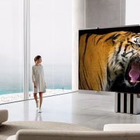 C SEED M1: первый в мире домашний телевизор-гармошка