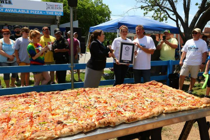 Рекорды Гиннесса: самая большая пицца в мире