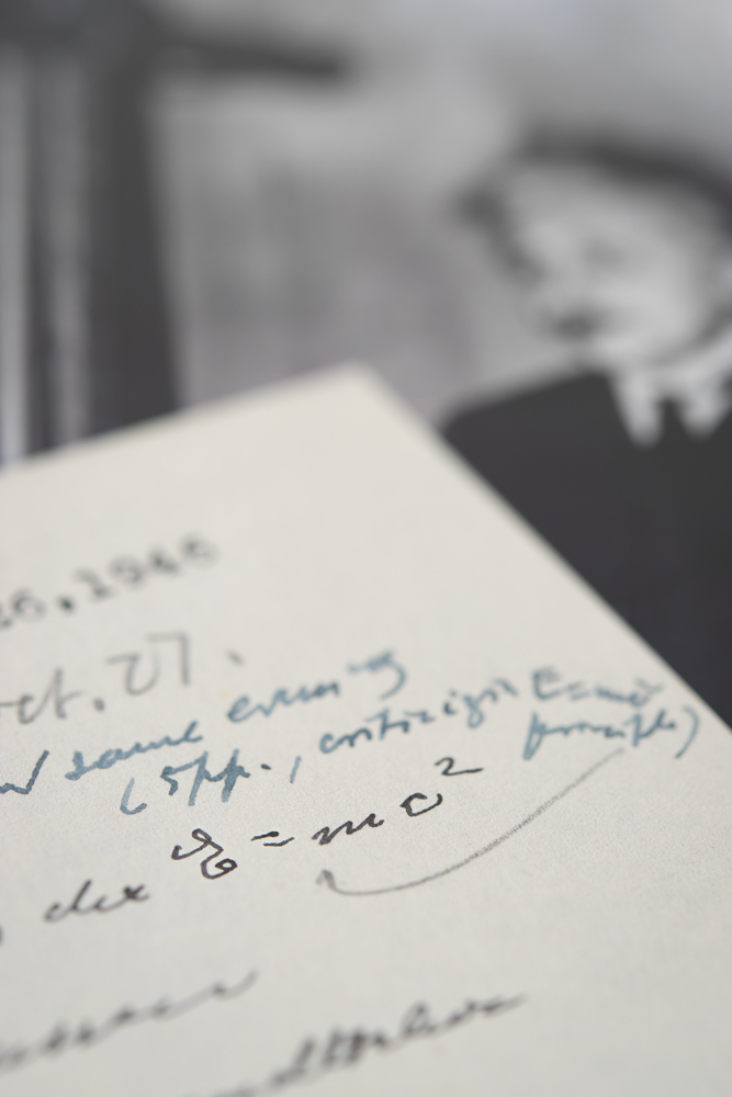 E = mc²: письмо Эйнштейна продали за $1200000