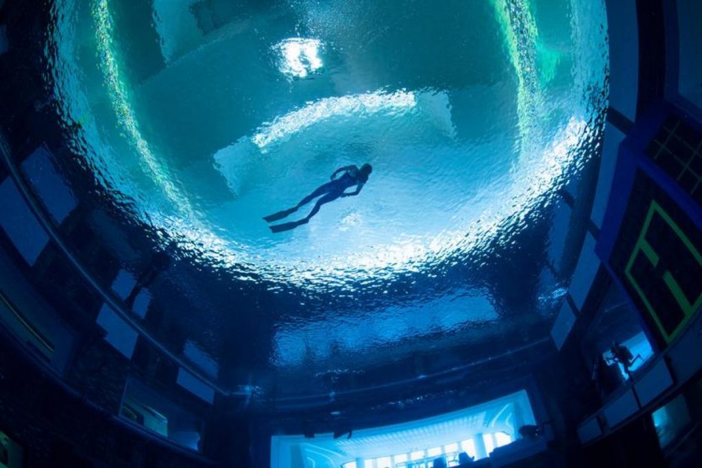 Deep Dive Dubai: самый глубокий бассейн в мире