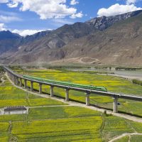 В Тибете открылась скоростная железная дорога