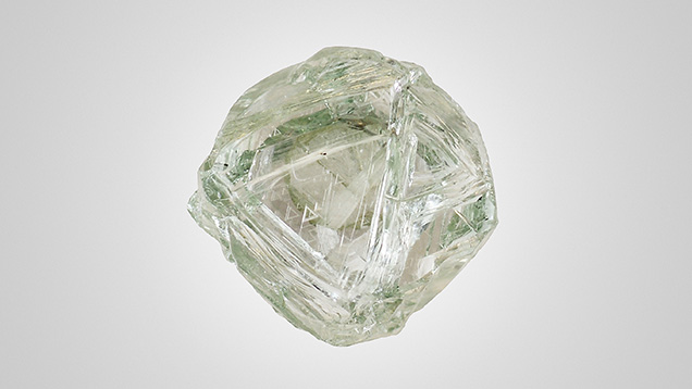 Уникальный алмаз-матрёшка возрастом более 800 млн лет