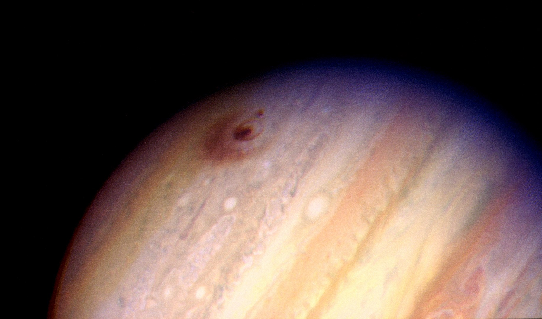 На Юпитер упало крупное космическое тело
