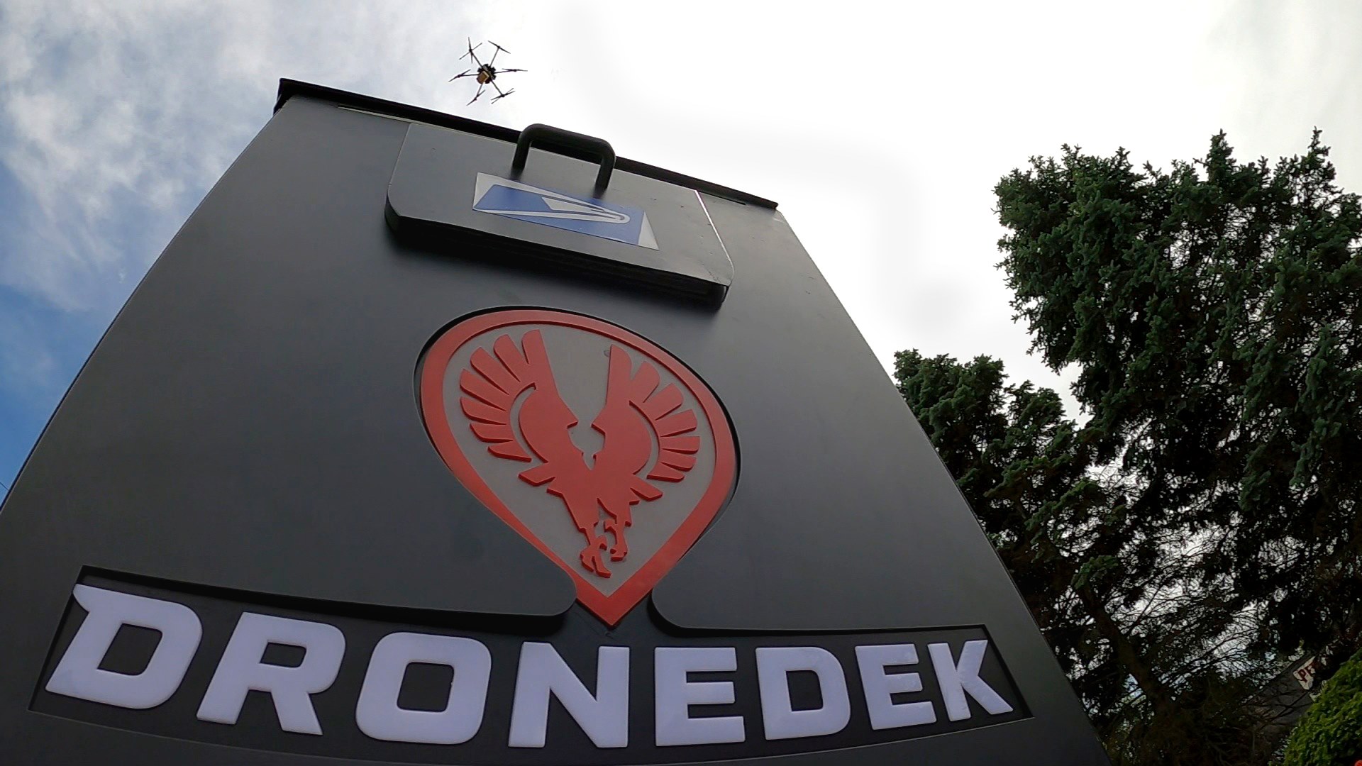 DroneDek: умный почтовый ящик для беспилотной доставки
