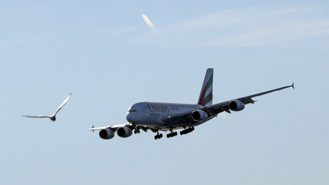 Последний новый Airbus A380 оставил на радаре послание в форме сердца