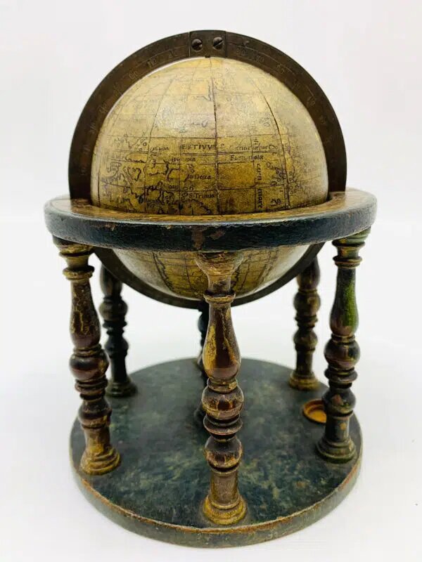 На аукцион выставили старинный глобус с монстрами, но без Австралии