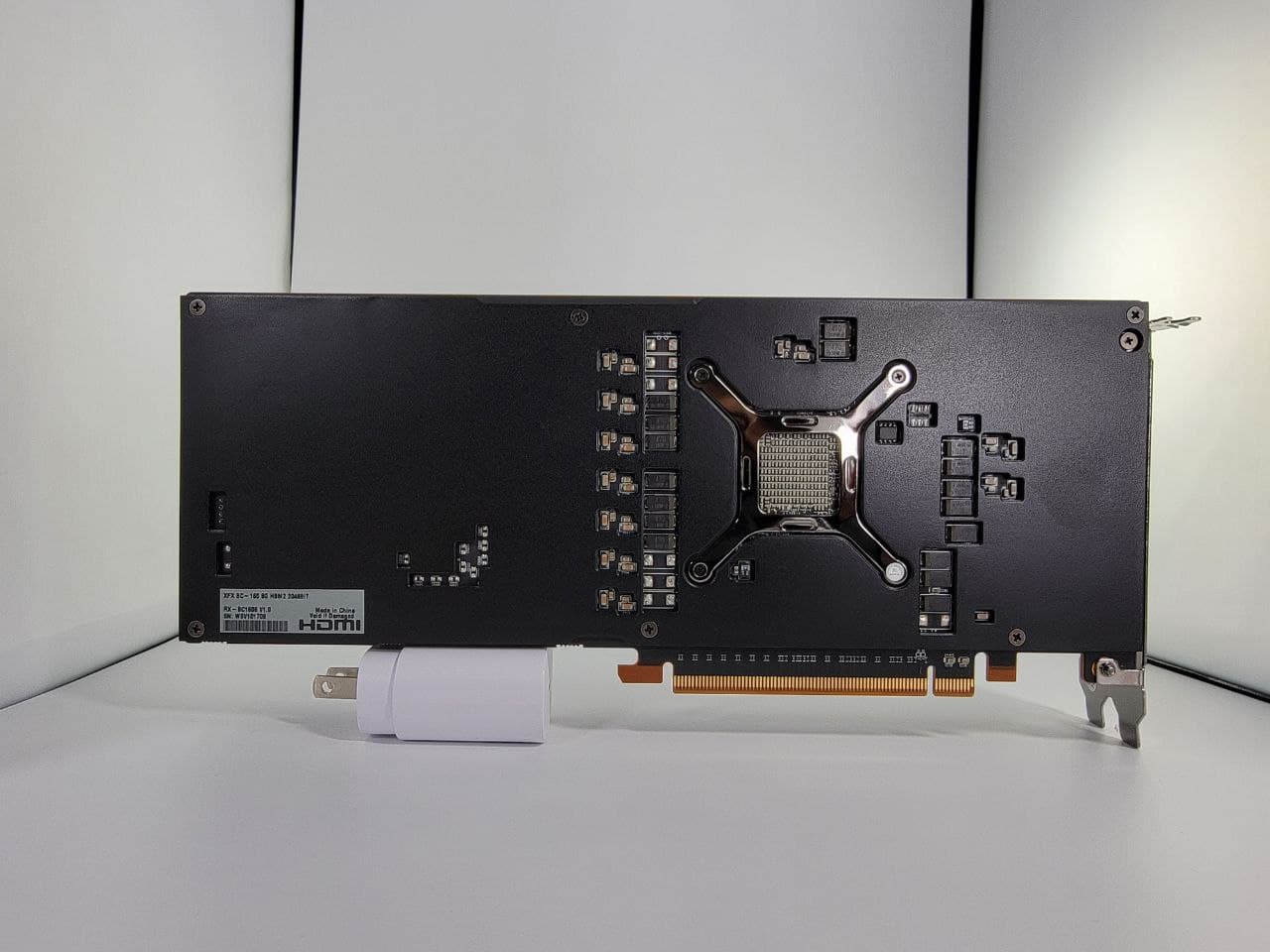 BC-160: AMD выпустила карту для майнинга на чипе Navi 12