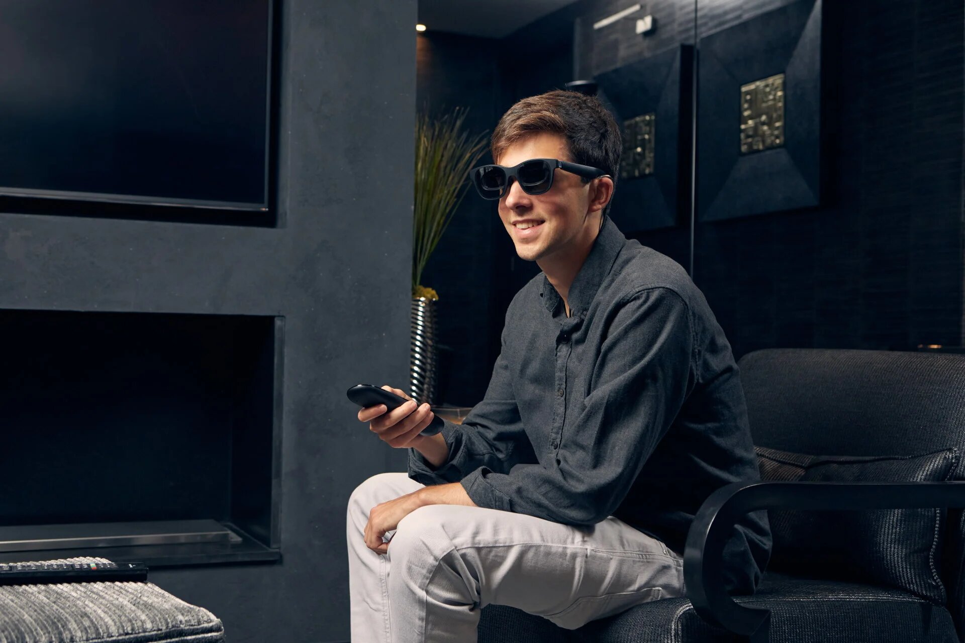XRAI Glass: умные очки позволяют глухим людям «видеть» разговор