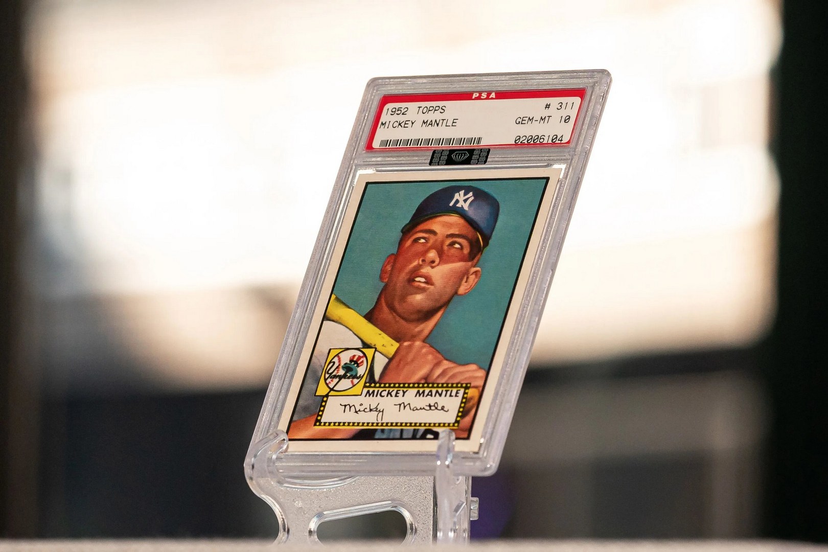 Бейсбольную карточку Topps с Микки Мэнтлом продали за $12,6 млн