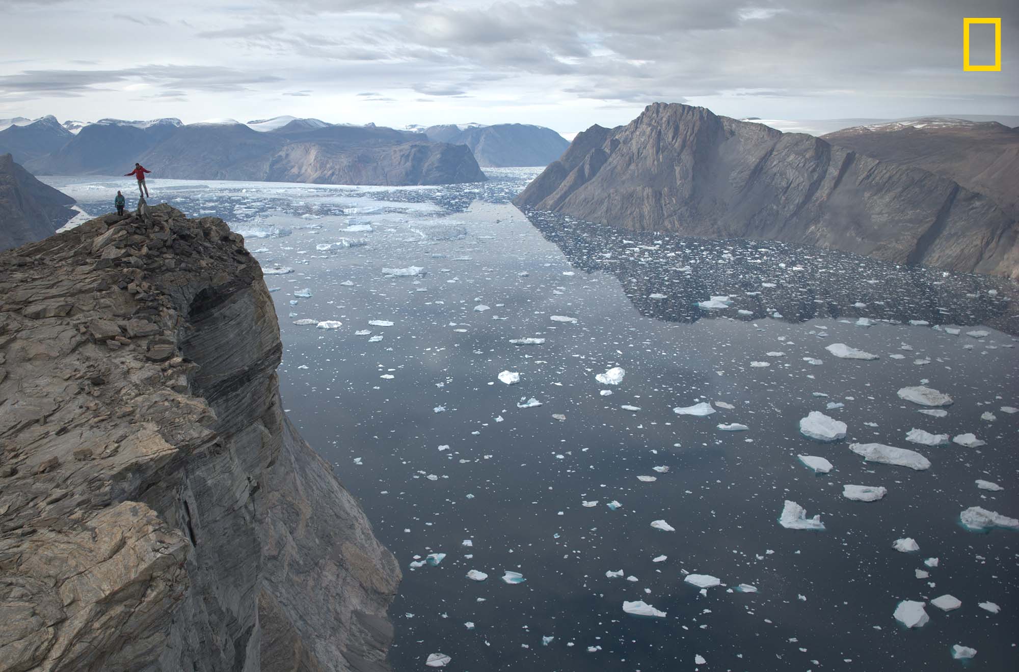 Скалолазы впервые покорили арктическую скалу Ingmikortilaq