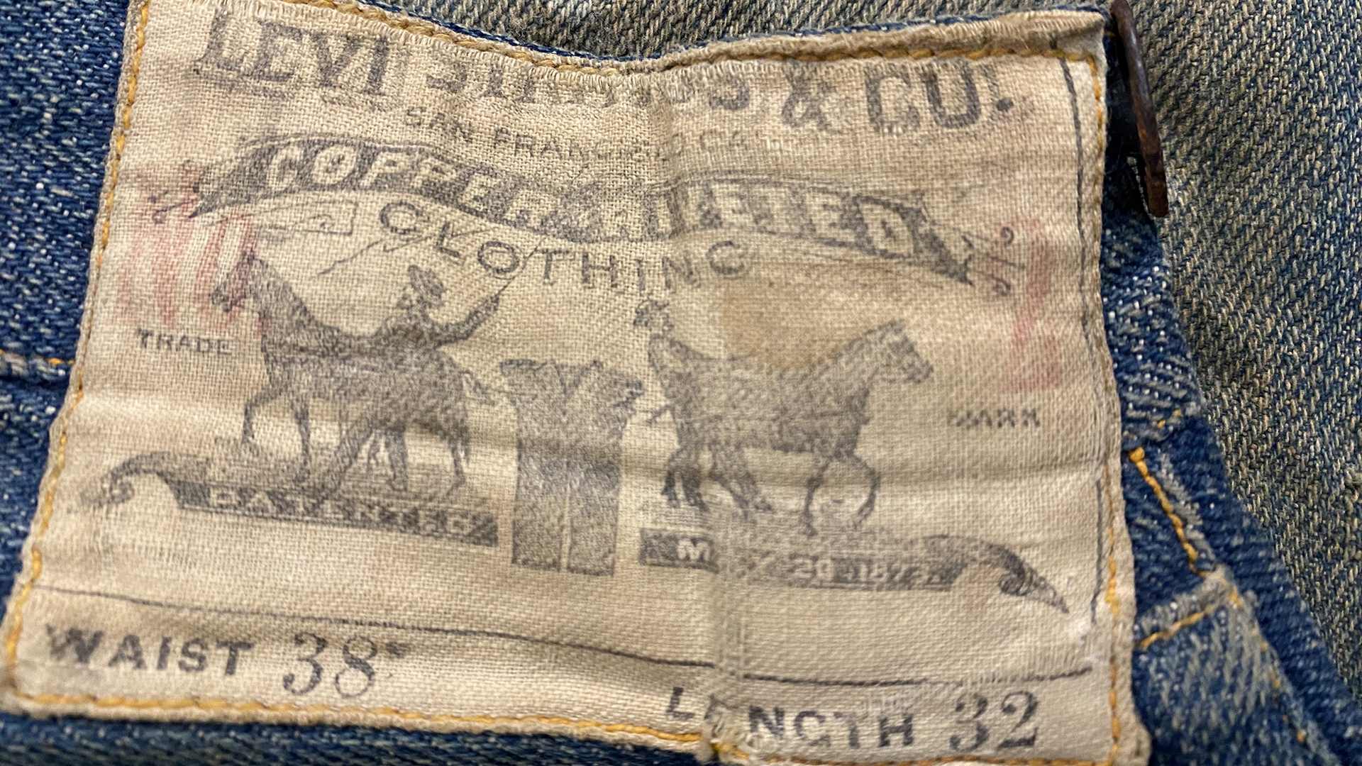 Винтажные джинсы Levi's продали за $87400