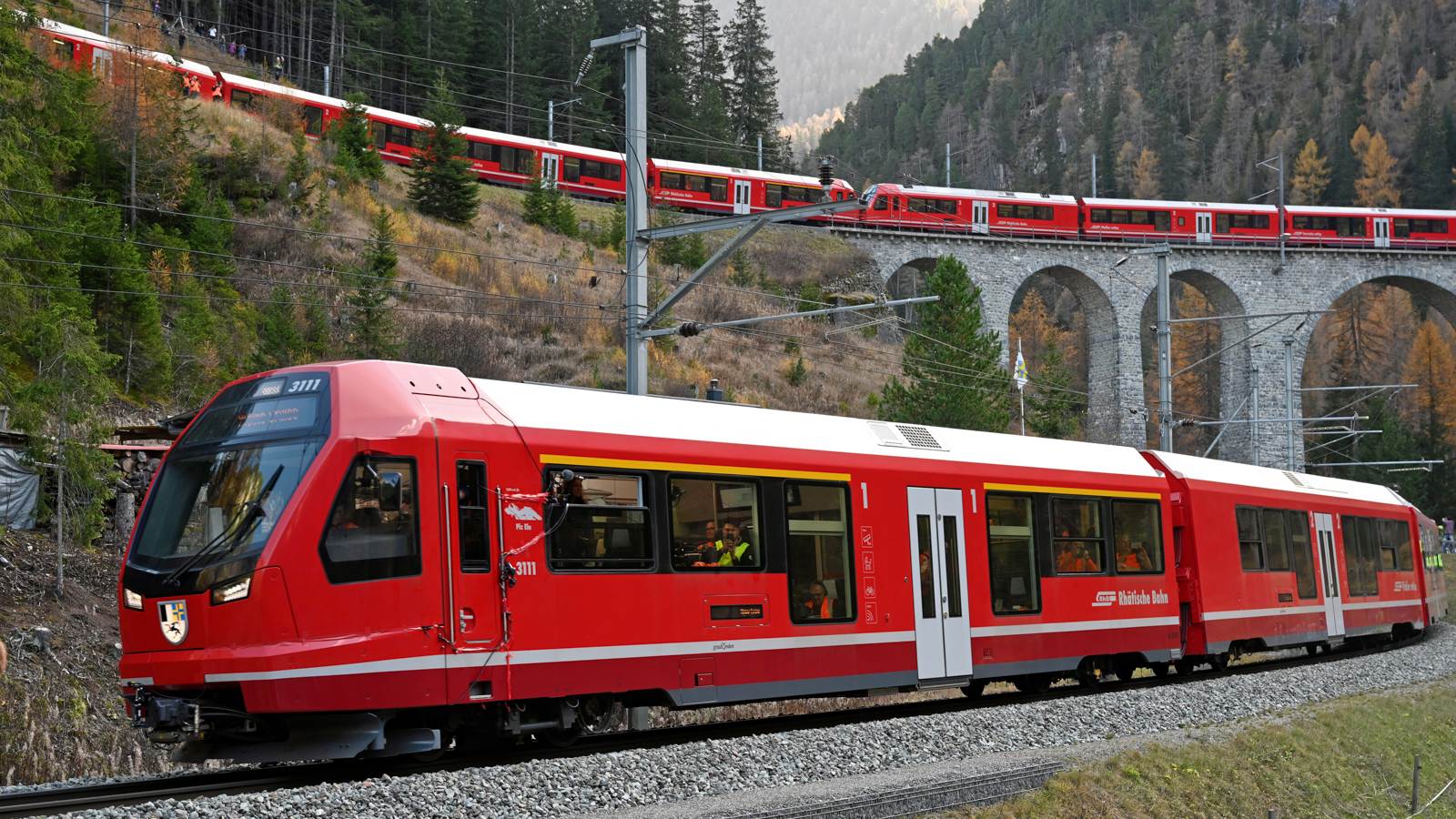 В Швейцарии запустили самый длинный пассажирский поезд