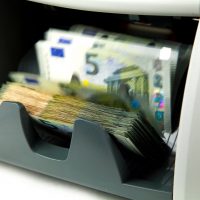 Машинка для перевірки грошей: де точно знадобиться