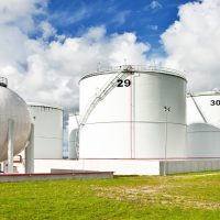 Резервуари для зберігання нафтопродуктів: особливості виготовлення та норми