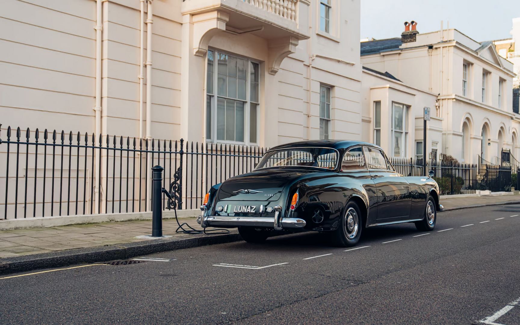 Редчайший Bentley S2 Continental превратили в электромобиль