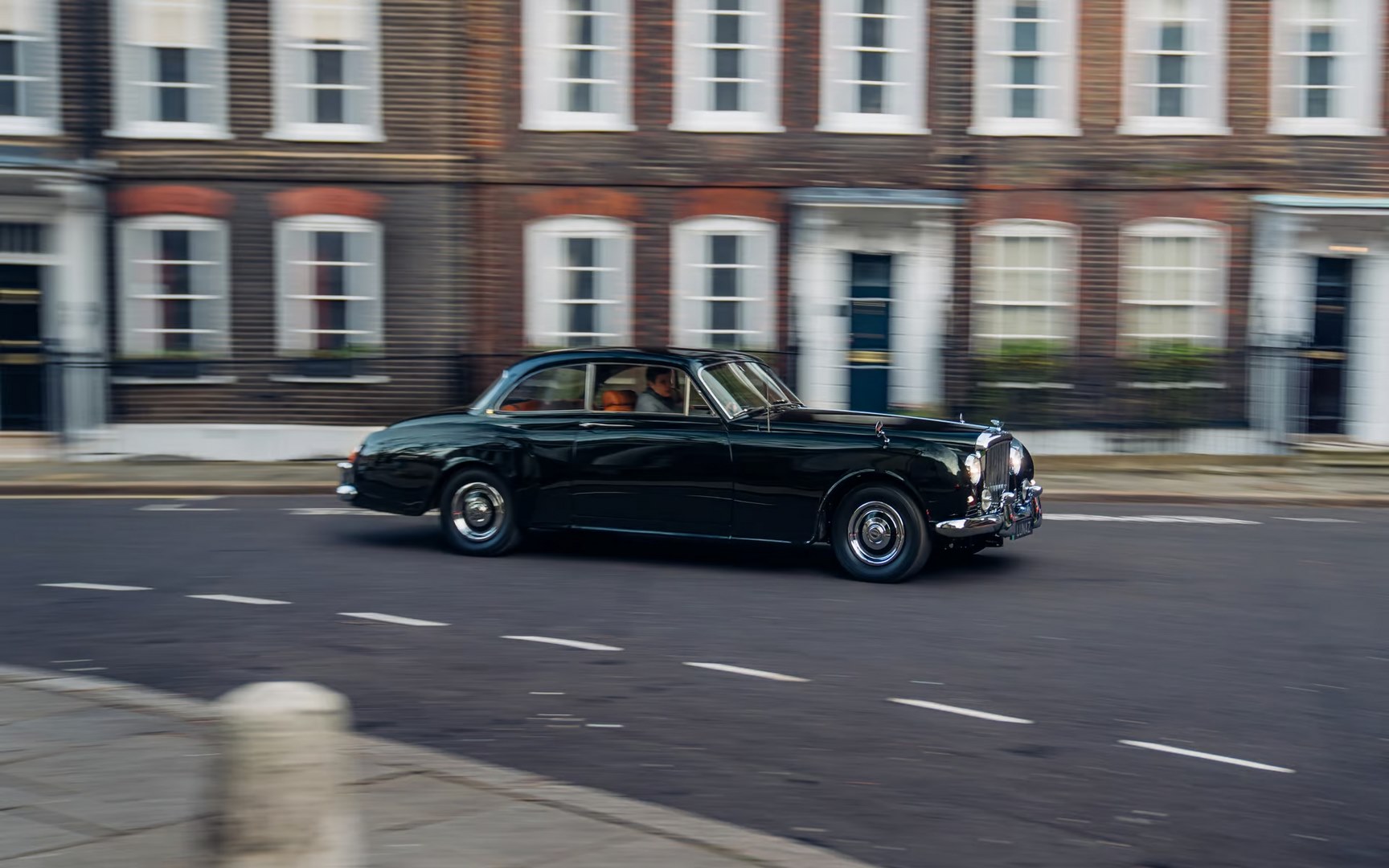 Редчайший Bentley S2 Continental превратили в электромобиль
