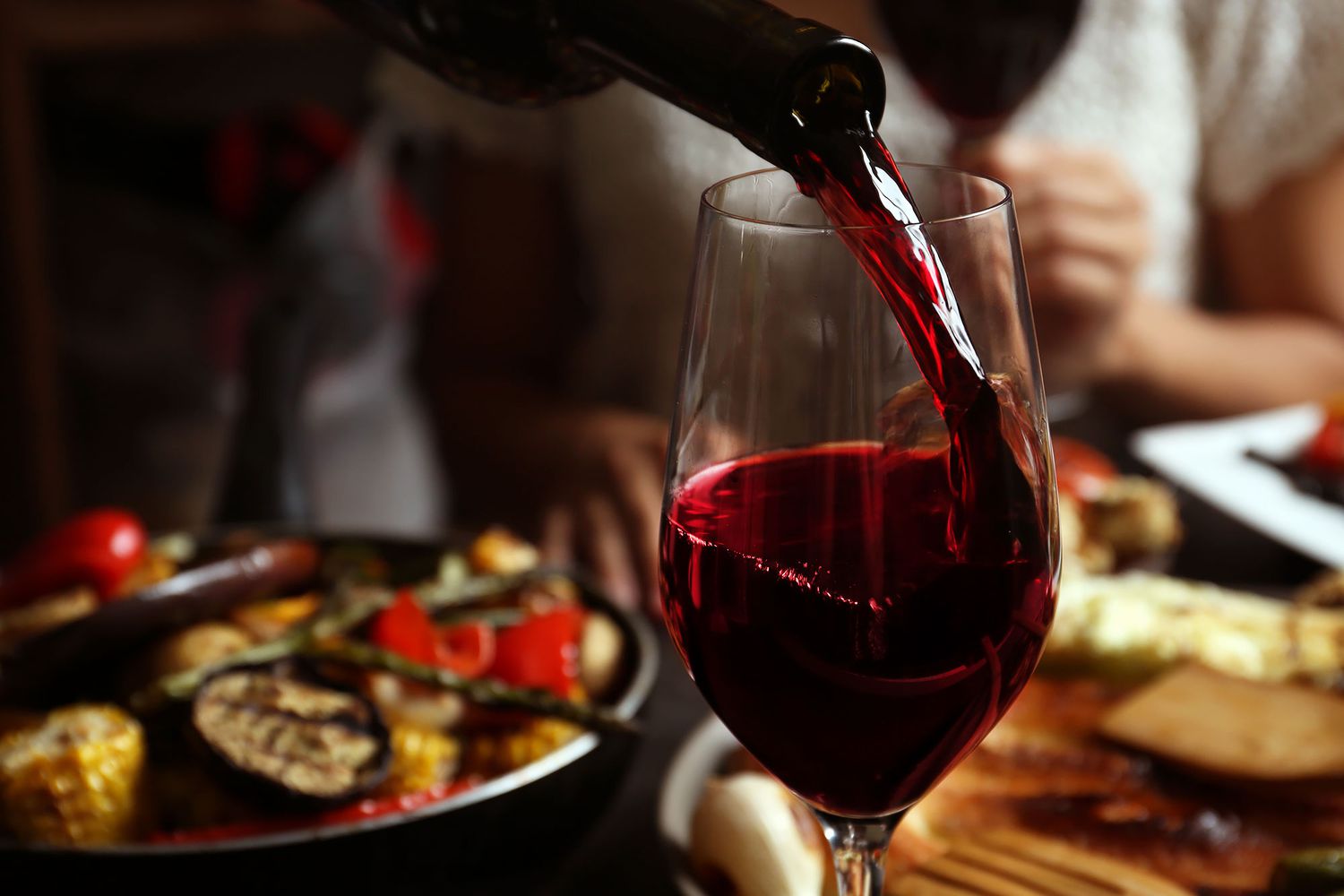 Чем отличаются бокалы для бургундского и бордоского вина