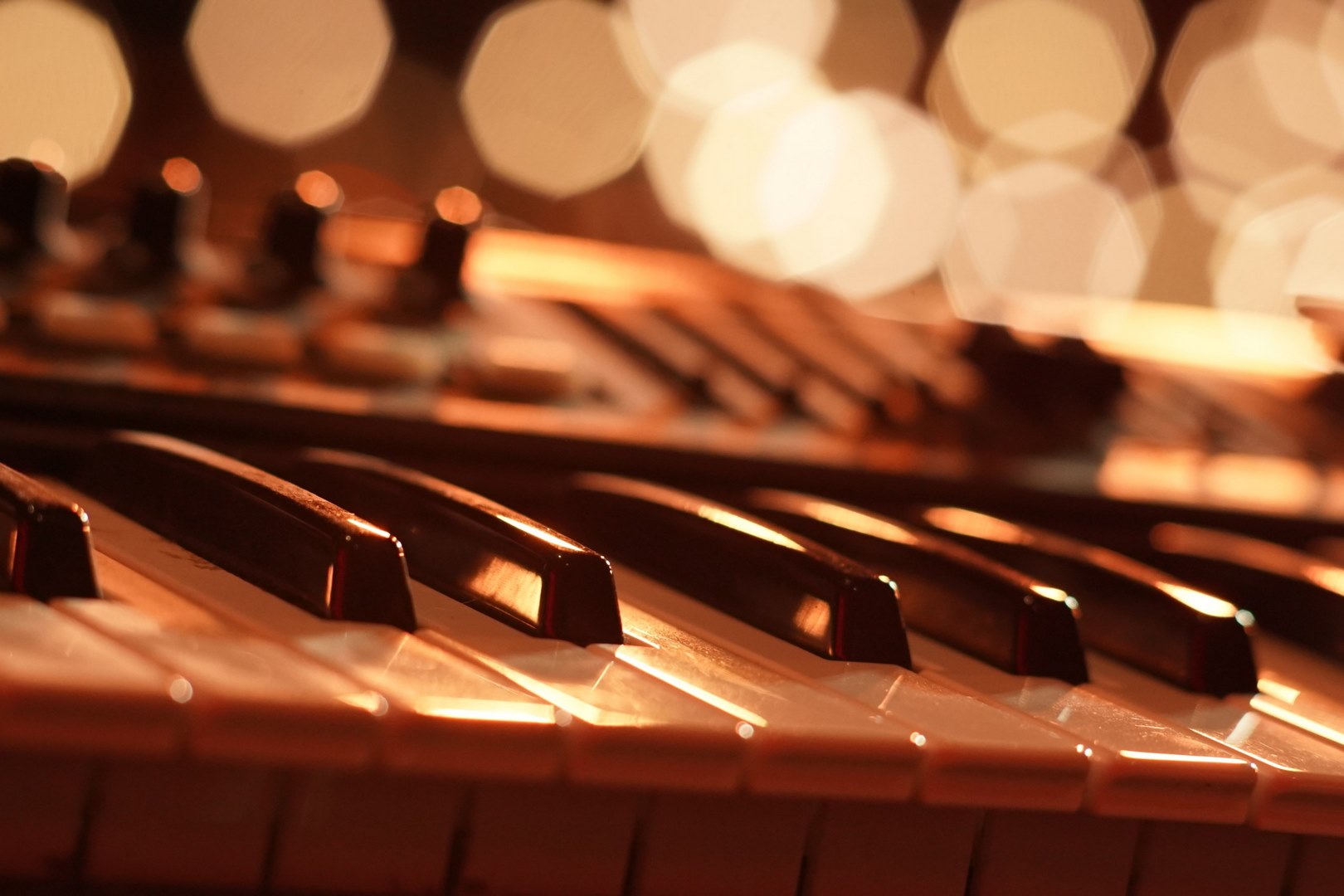 Огляд найкращих клавішних інструментів: рейтинг від експертів Kum.Center
