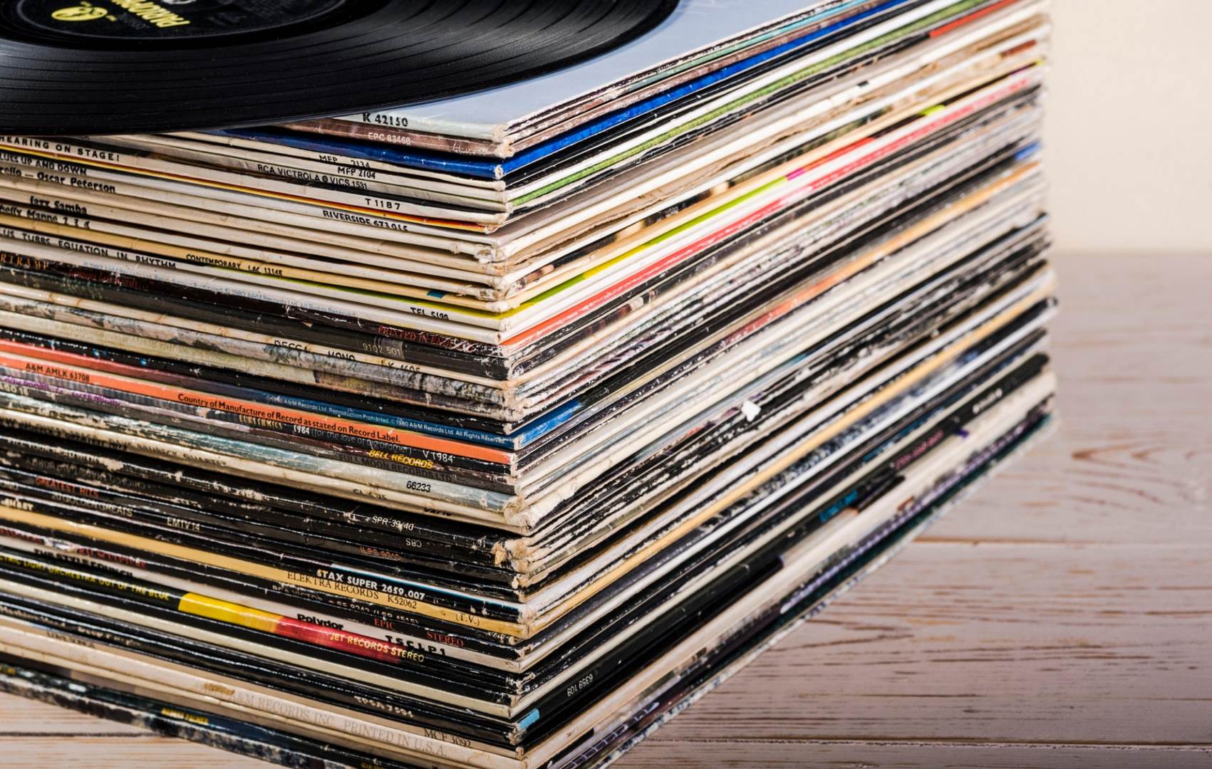 В США грампластинки впервые с 1987 года обошли по продажам компакт-диски
