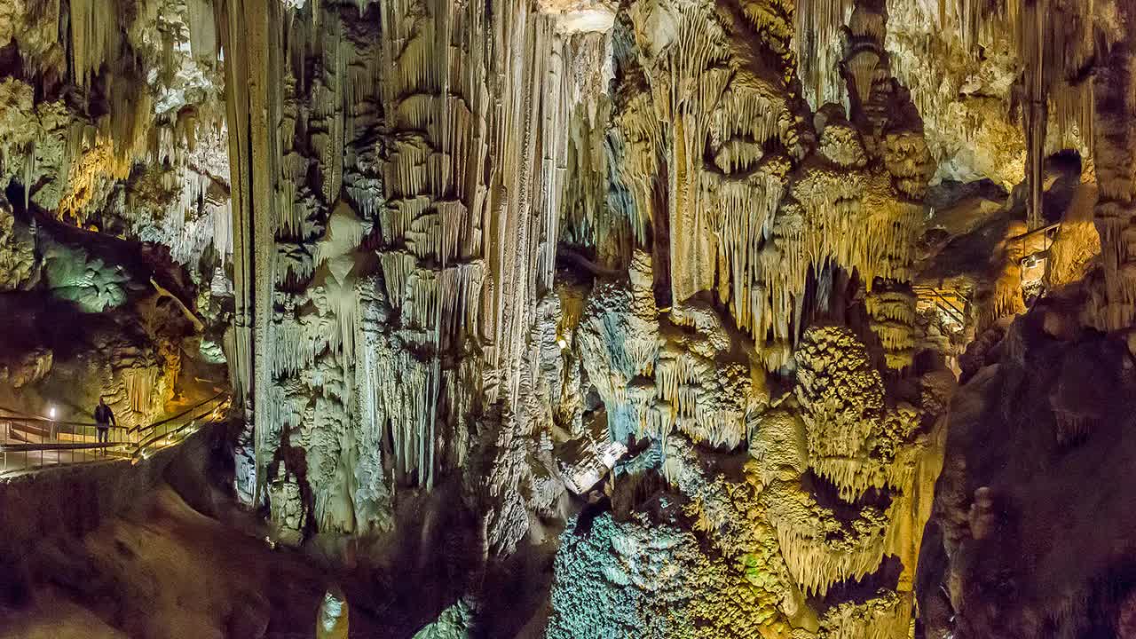 Пещера Нерха – старейшая туристическая достопримечательность Европы