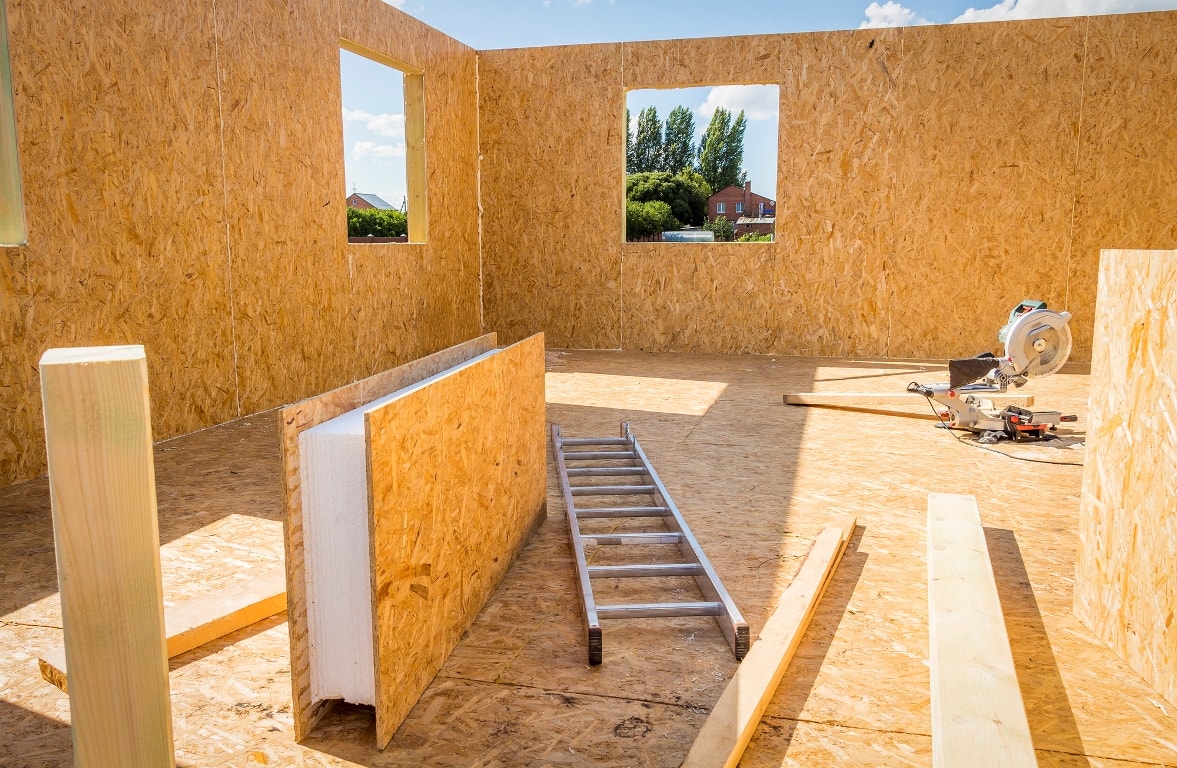 SIP-панели в малоэтажном строительстве: особенности материала