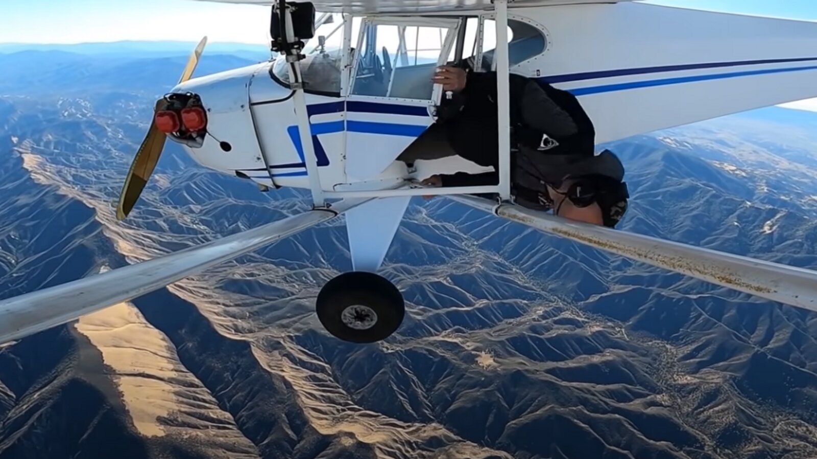 Ютубер разбил самолёт ради контента и спонсорской выплаты