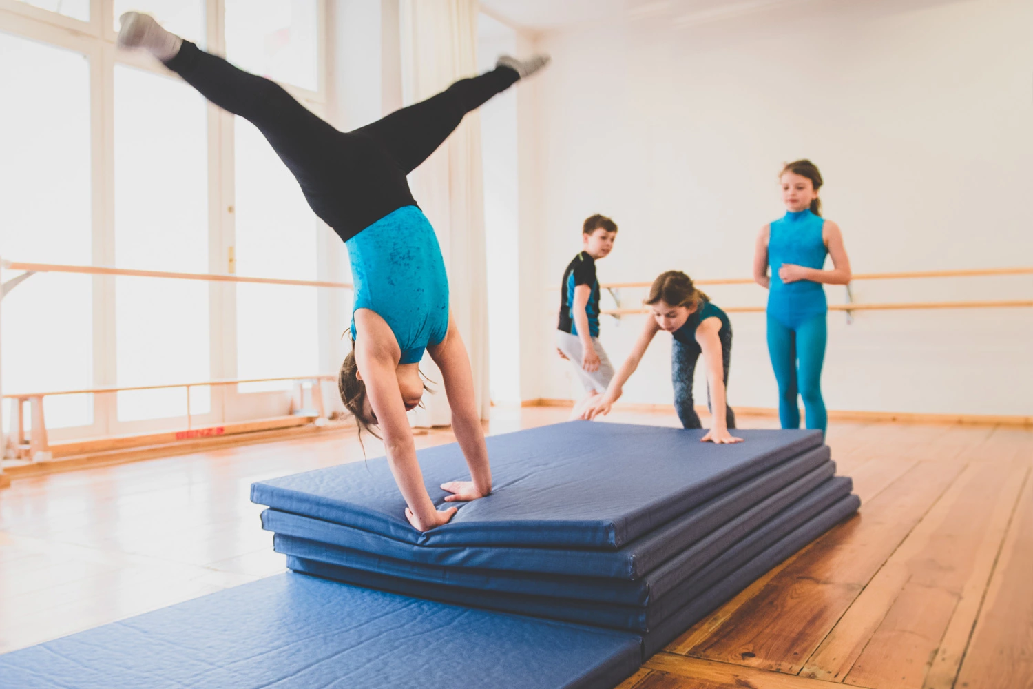 Акробатика для детей: развивайте гибкость и координацию с удовольствием