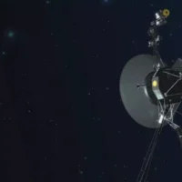 NASA потеряло связь с зондом Voyager 2