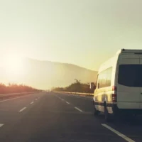 Комфортабельные перевозки в Польшу микроавтобусом: выбирайте трансфер Киев-Варшава для приятной поездки