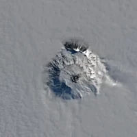 Landsat 9 сделал уникальное фото вулкана Эребус