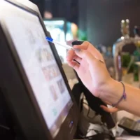 За якими критеріями обрати програмне забезпечення для кафе та ресторанів?