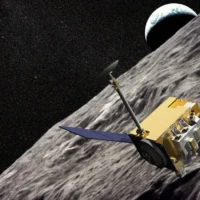 NASA отразило лазер крошечным рефлектором на Луне