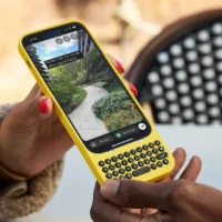 Чехол от Clicks превращает iPhone в BlackBerry