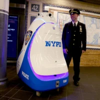 В Нью-Йорке на пенсию ушёл робот-полицейский Knightscope K5
