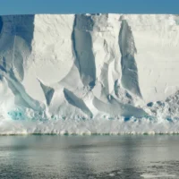 Шельфовый ледник Росса «подскакивает» пару раз в день